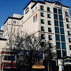 Marco Laguardia & Hotel